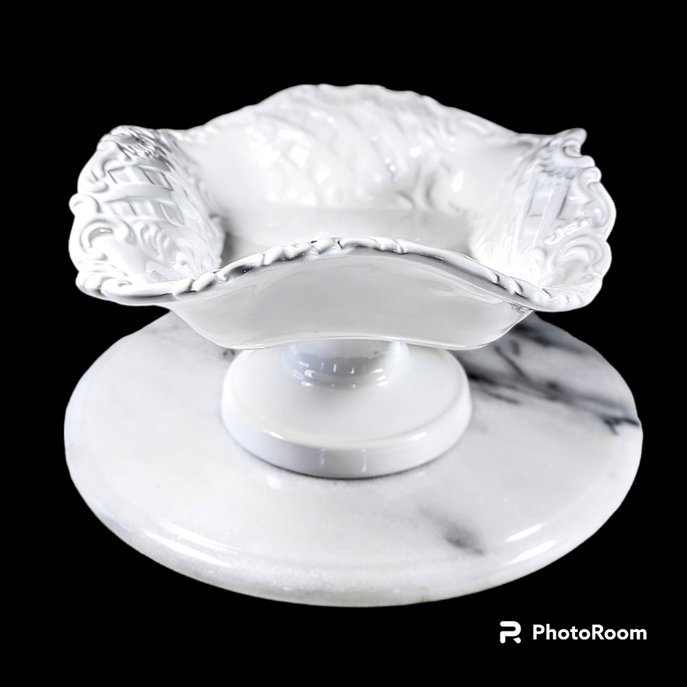 Hand Made In Italy Ceramic White Pedistal Serving Dish Lattice Ruffled Edge
